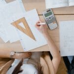 Twierdzenie sinusów czy cosinusów? Jak dobrać wzór do danych w trójkącie