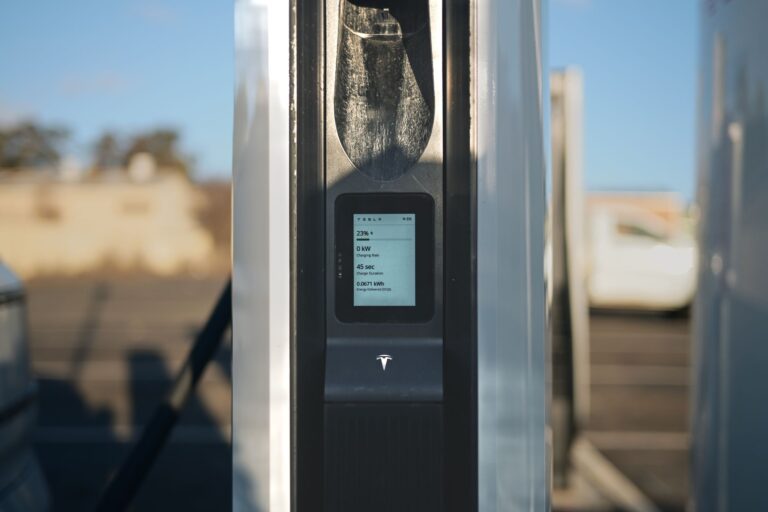 Stacja ładowania samochodów elektrycznych na zewnątrz w Australii